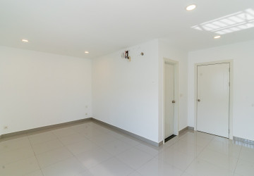 4 Bedroom Shophouse For Rent - Borey Chip Mong 271, Khan Meanchey, Phnom Penh thumbnail