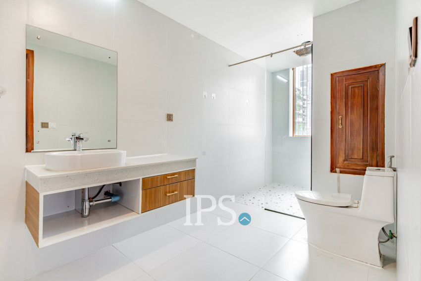 3 Bedroom Serviced Apartment For Rent - BKK1, Phnom Penh