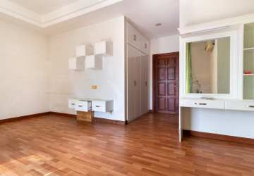 6 Bedroom Shophouse For Rent - Svay Dangkum, Siem Reap thumbnail