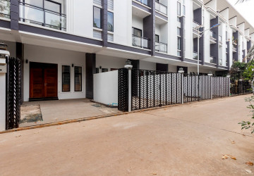 4 Bedroom Flat For Rent - Sala Kamreuk, Siem Reap thumbnail