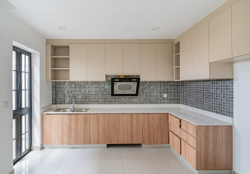 5 Bedroom Shophouse For Sale - Chip Mong Park Land, Sen Sok, Phnom Penh thumbnail