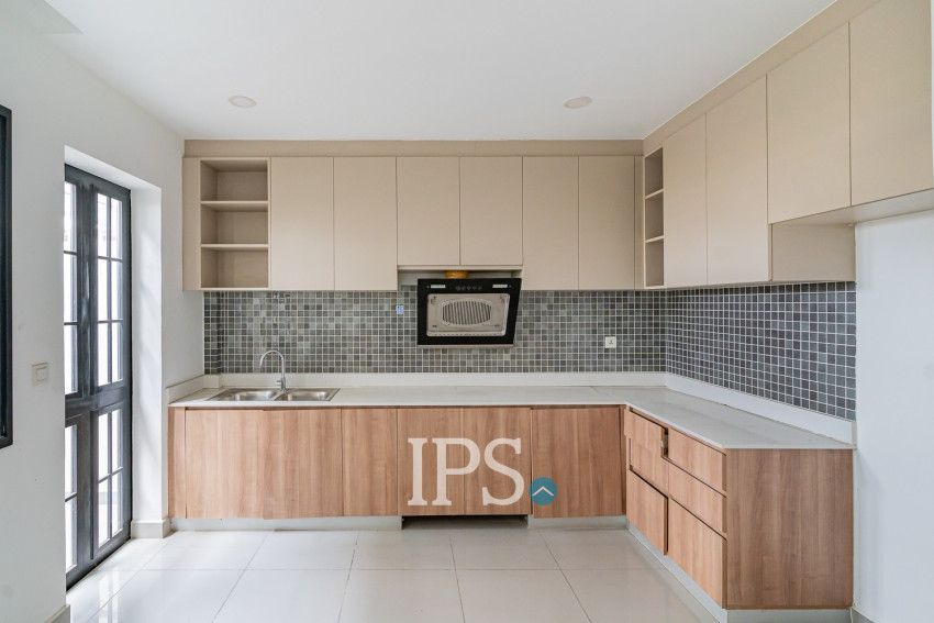 5 Bedroom Shophouse For Sale - Chip Mong Park Land, Sen Sok, Phnom Penh