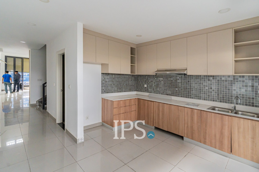 5 Bedroom Shophouse For Sale - Chip Mong Park Land, Sen Sok, Phnom Penh