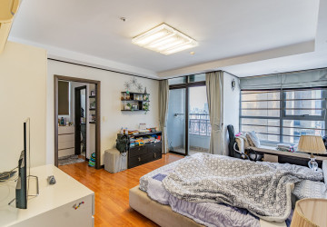 21st Floor 3 Bedroom Condo For Sale - DeCastle Royal, BKK1, Phnom Penh thumbnail