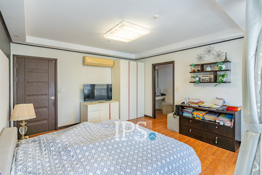 21st Floor 3 Bedroom Condo For Sale - DeCastle Royal, BKK1, Phnom Penh