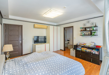 21st Floor 3 Bedroom Condo For Sale - DeCastle Royal, BKK1, Phnom Penh thumbnail