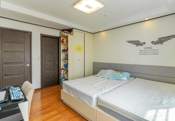 21st Floor 3 Bedroom Condo For Sale - DeCastle Royal, BKK1, Phnom Penh thumbnail