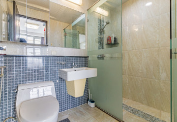 21st Floor 3 Bedroom Condo For Sale - DeCastle Royal, BKK1, Phnom Penh thumbnail