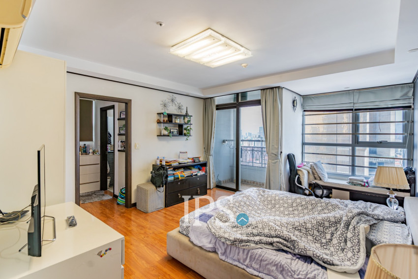 21st Floor 3 Bedroom Condo For Sale - DeCastle Royal, BKK1, Phnom Penh