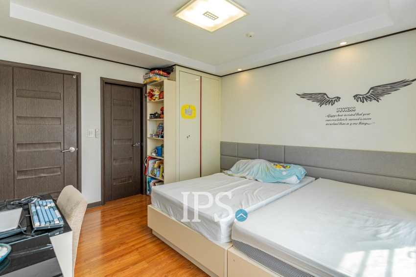 21st Floor 3 Bedroom Condo For Sale - DeCastle Royal, BKK1, Phnom Penh