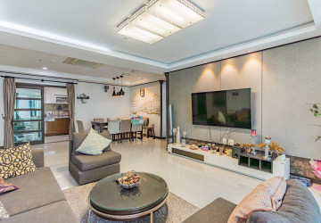 21st Floor 3 Bedroom Condo For Sale - DeCastle Royal, BKK1, Phnom Penh thumbnail