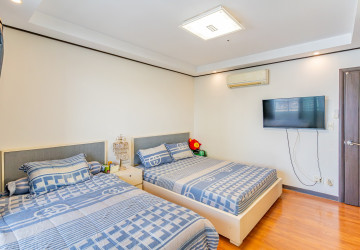 21st Floor 3 Bedroom Condo For Sale - DeCastle Royal, BKK1, Phnom Penh thumbnail