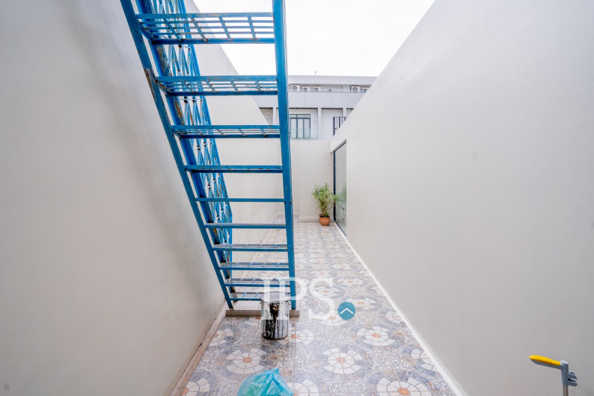 620 Sqm Commercial Building For Rent - Boeung Kak 1, Phnom Penh