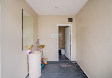 620 Sqm Commercial Building For Rent - Boeung Kak 1, Phnom Penh thumbnail