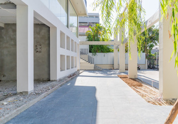 156 Sqm  Retail Space For Rent - Boeung Kak 1, Phnom Penh thumbnail