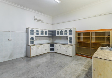 5 Bedroom Villa For Rent - BKK1, Phnom Penh thumbnail