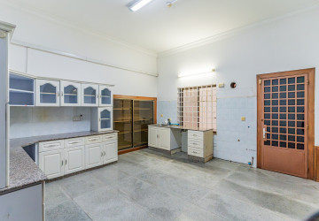 5 Bedroom Villa For Rent - BKK1, Phnom Penh thumbnail