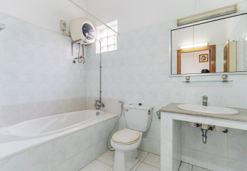 5 Bedroom Villa For Rent - BKK1, Phnom Penh thumbnail