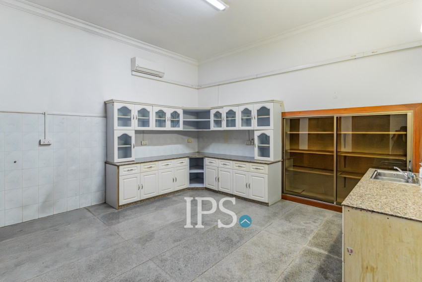 5 Bedroom Villa For Rent - BKK1, Phnom Penh