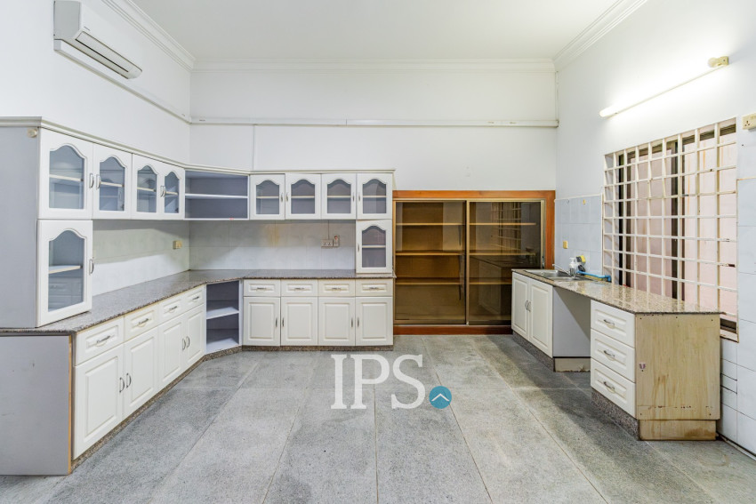 5 Bedroom Villa For Rent - BKK1, Phnom Penh