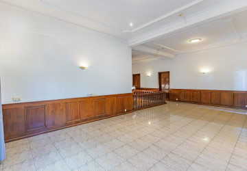 5 Bedroom Villa For Rent - BKK1, Phnom Penh thumbnail