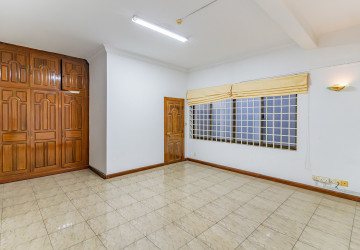 5 Bedroom Villa For Rent - BKK1, Phnom Penh thumbnail