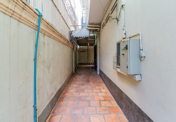 5 Bedroom Villa For Rent - BKK1, Phnom Penh thumbnail