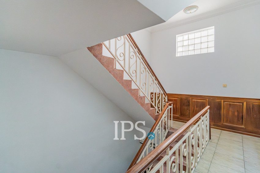 5 Bedroom Villa For Rent - BKK1, Phnom Penh