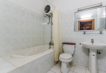 5 Bedroom Villa For Rent - BKK1, Phnom Penh thumbnail