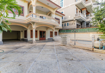 5 Bedroom Villa For Rent - BKK1, Phnom Penh thumbnail