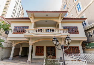 5 Bedroom Villa For Rent - BKK1, Phnom Penh thumbnail