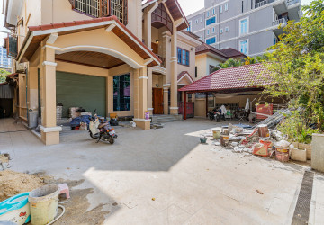 6 Bedroom Villa For Rent - BKK1, Phnom Penh thumbnail