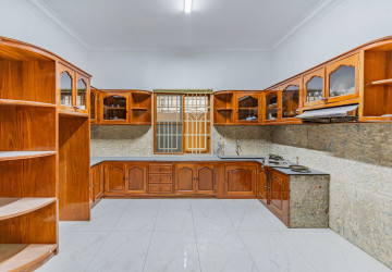 6 Bedroom Villa For Rent - BKK1, Phnom Penh thumbnail