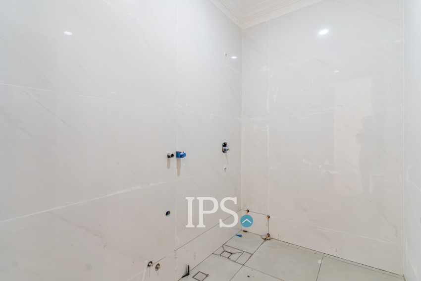 6 Bedroom Villa For Rent - BKK1, Phnom Penh