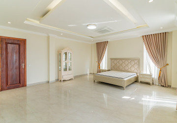 7 Bedroom Villa For Rent - Sen Sok, Phnom Penh thumbnail