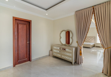 7 Bedroom Villa For Rent - Sen Sok, Phnom Penh thumbnail