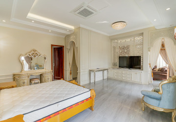 7 Bedroom Villa For Rent - Sen Sok, Phnom Penh thumbnail