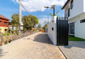 4 Bedroom Villa For Rent - Svay Dangkum, Siem Reap thumbnail