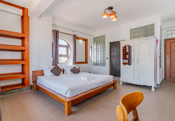 Duplex 2 Bedroom Serviced Apartment For Rent - BKK 2, Phnom Penh thumbnail