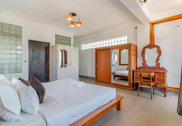 Duplex 2 Bedroom Serviced Apartment For Rent - BKK 2, Phnom Penh thumbnail