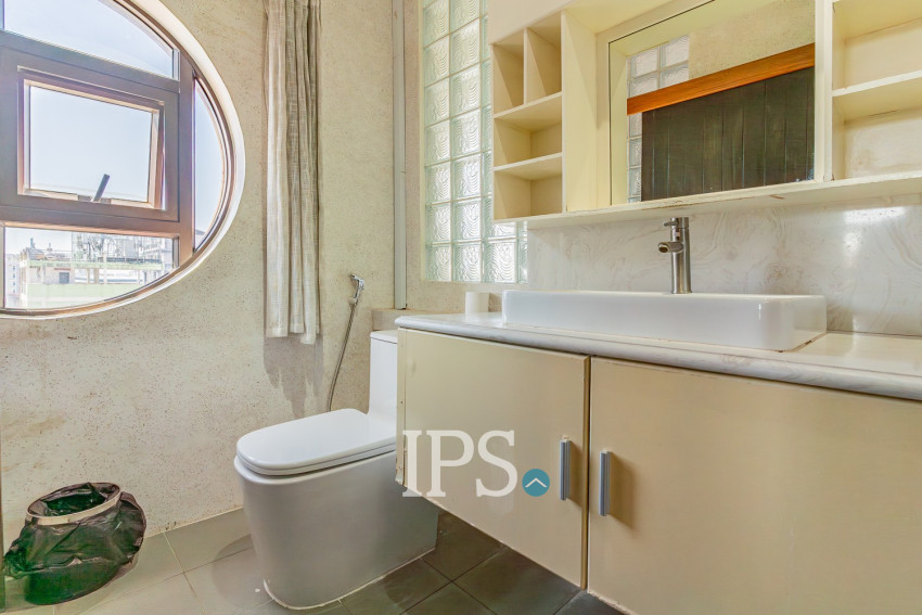 Duplex 2 Bedroom Serviced Apartment For Rent - BKK 2, Phnom Penh