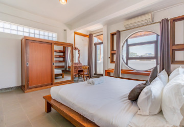 Duplex 2 Bedroom Serviced Apartment For Rent - BKK 2, Phnom Penh thumbnail