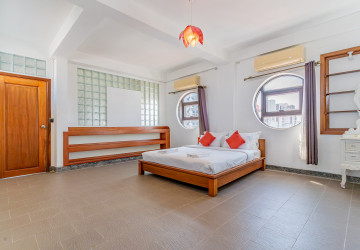 Duplex 2 Bedroom Serviced Apartment For Rent - BKK 2, Phnom Penh thumbnail