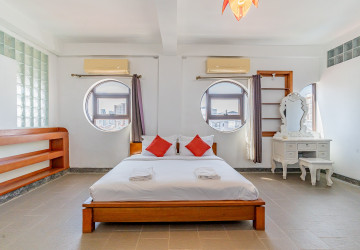 Duplex 2 Bedroom Serviced Apartment For Rent - BKK 2, Phnom Penh thumbnail