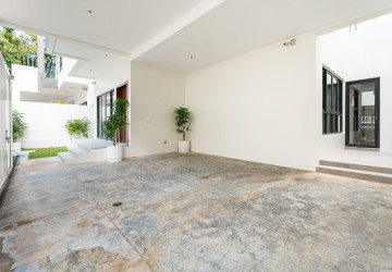 4 Bedroom Villa For Rent - Boeung Kak 1, Srah Chork, Phnom Penh thumbnail