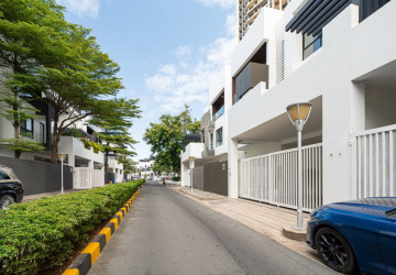 4 Bedroom Villa For Rent - Boeung Kak 1, Srah Chork, Phnom Penh thumbnail
