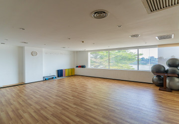 1 Bedroom Serviced Apartment For Rent - Tonle Bassac, Phnom Penh thumbnail