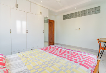 1 Bedroom Serviced Apartment For Rent - Beoung Prolit, Phnom Penh thumbnail