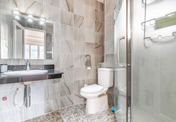 2 Bedroom Serviced Apartment For Rent - Beoung Prolit, Phnom Penh thumbnail