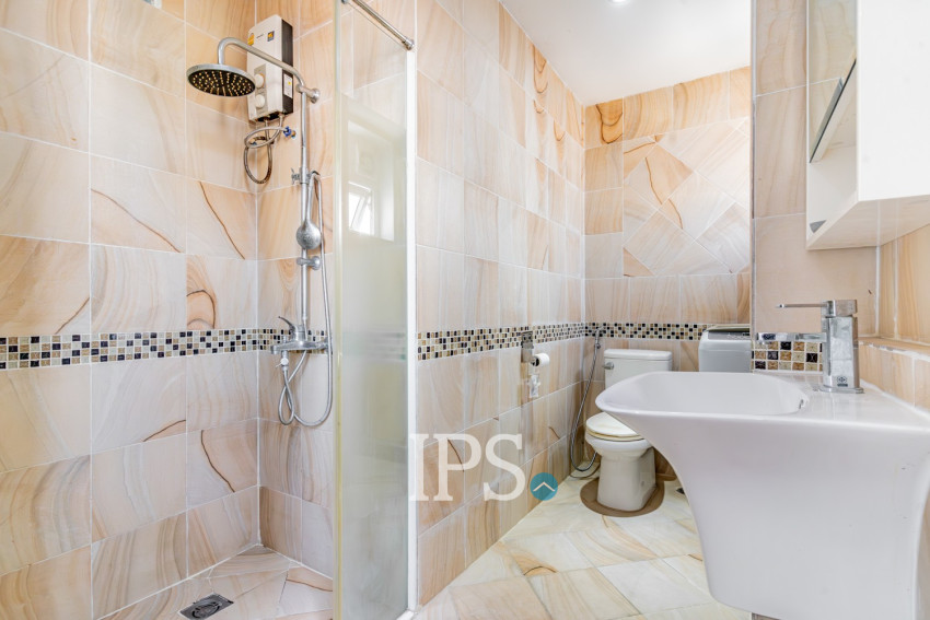 2 Bedroom Serviced Apartment For Rent - Beoung Prolit, Phnom Penh